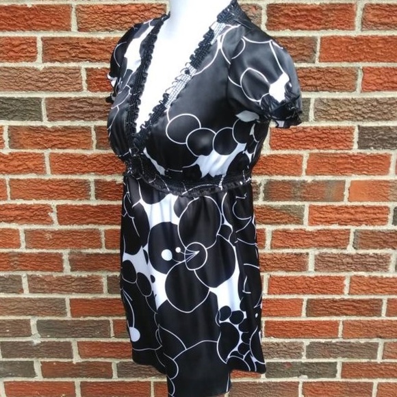 Wrapper Short Sleeve Shiny Top Size Small - Picture 2 of 4